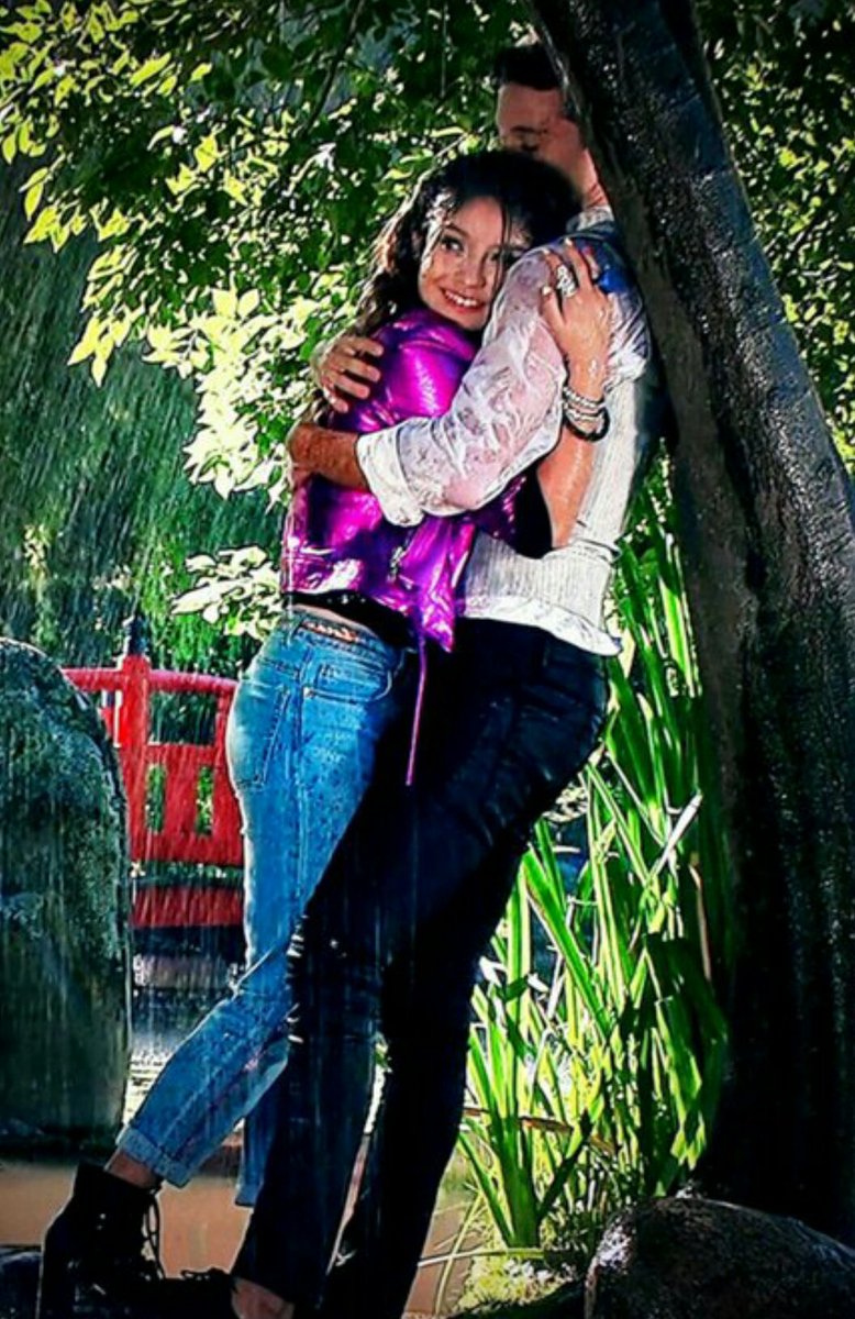 beautyforkarol's tweet photo. Mi Lutteo la mejor pareja Disney supo escoger la mejor con tanta química, conexión cuando se dio ese abrazo bajo la lluvia después del beso fue la escena favorita en soyluna 3 #Lutteoforever

GRACIAS SOY LUNA https://t.co/prx6rjq477