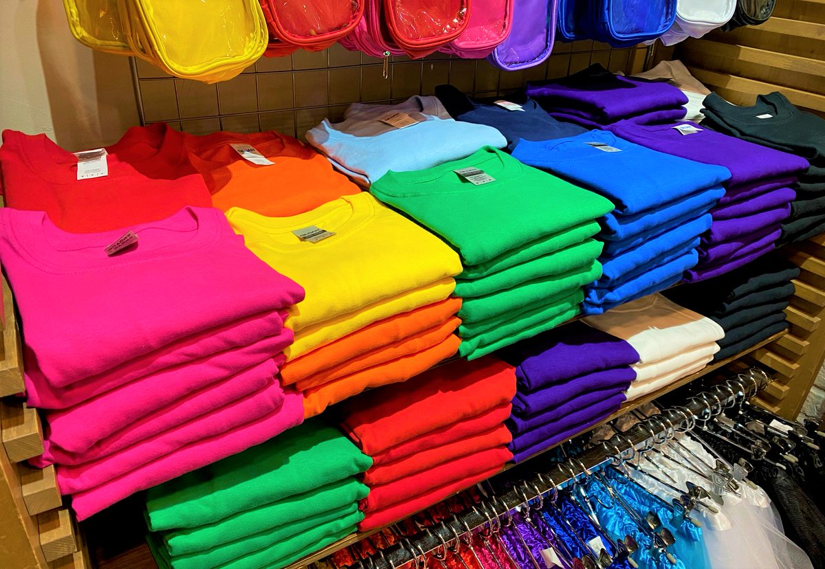 サンキューマート大阪アメリカ村店 Al Twitter 商品紹介 ギルダンtシャツのご紹介 男女兼用サイズになっておりどんな系統でも合わせやすく使いやすい 古着を中に入れて重ね着やカラフルなので参戦服や学校の行事にも 万能アイテムです 全品390円 税