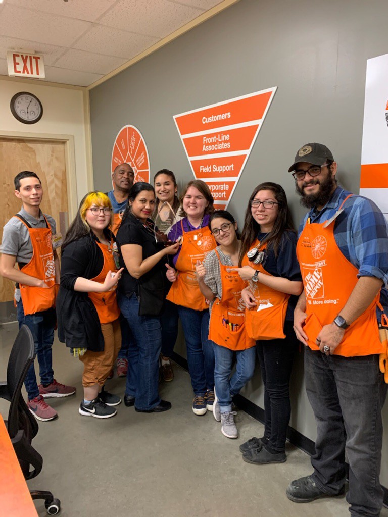 ChrisatARS1's tweet photo. Navjeet with Outstanding Performance for 2019 at a million dollar store Pasadena, TX @0565 https://t.co/SFgIS5uRVF