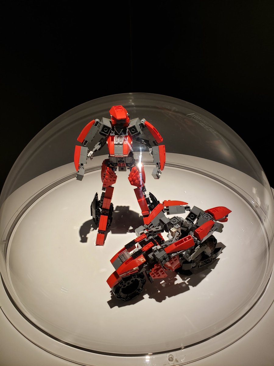 Yossy よっしー マクロスの監督河森正治さんオリジナル可変ロボットバイク カッコええ