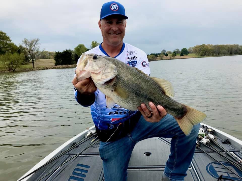 BCoulterFishing's tweet photo. Pretty good start to the @MajorLeagueFish Bass Pro Tour event on Lake Fork. Sitting in 2nd after day 1 and had this 9+ on MLF live!  Day off tomorrow and back at it Monday. #MLFlakefork #bassfishing #fishing #fish #texas 

Photo: Major League Fishing https://t.co/rrCVxAYg2p