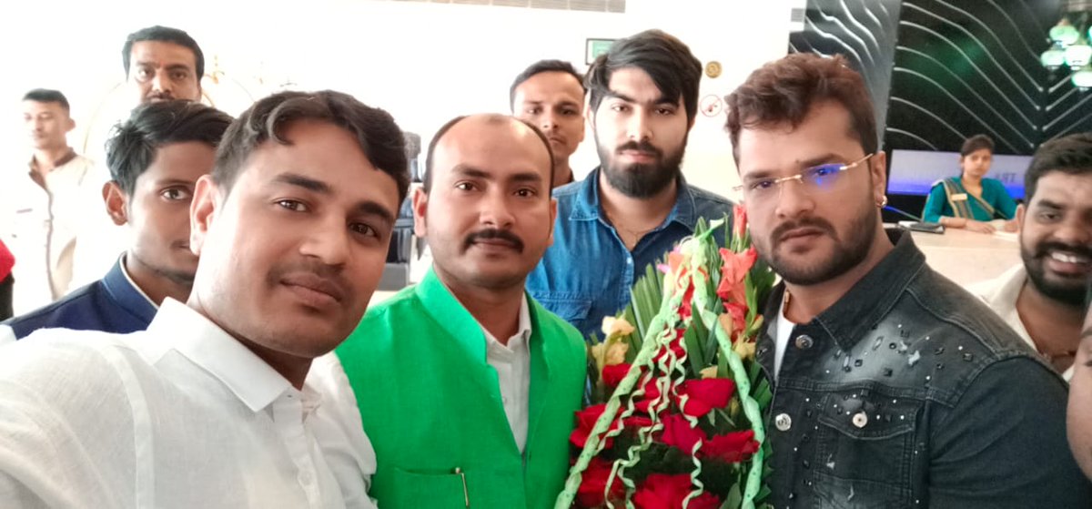 KumarBeshlal's tweet photo. भोजपुरी को विश्व स्तर पर नई ऊचाई को ले जाने वाले भोजपुरी महानायक@khesariLY जी की जन्मदिन की हार्दिक शुभकामनाएं।आप जिओ हजारों साल मेरे बड़े भाई। https://t.co/ywQOpMKsej
