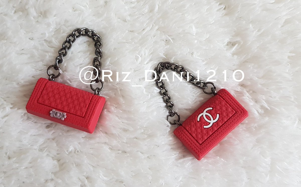 🌷다니티200일추카 기념나눔🌷 
인형용 샤네루가방😆 두분께 드려요 빨강입니다  
저희 리엘이는(15) 노란색 했었어요 느낌보시라구
참고로 리엘이 주먹왕랄프팔입니다🤣🤧
소품으로 쓰셔두되구요 
소소한나눔이라 알티만해주세요🙇‍♀️ 
내일 오후에 당발 
#다니티_200일_축하해