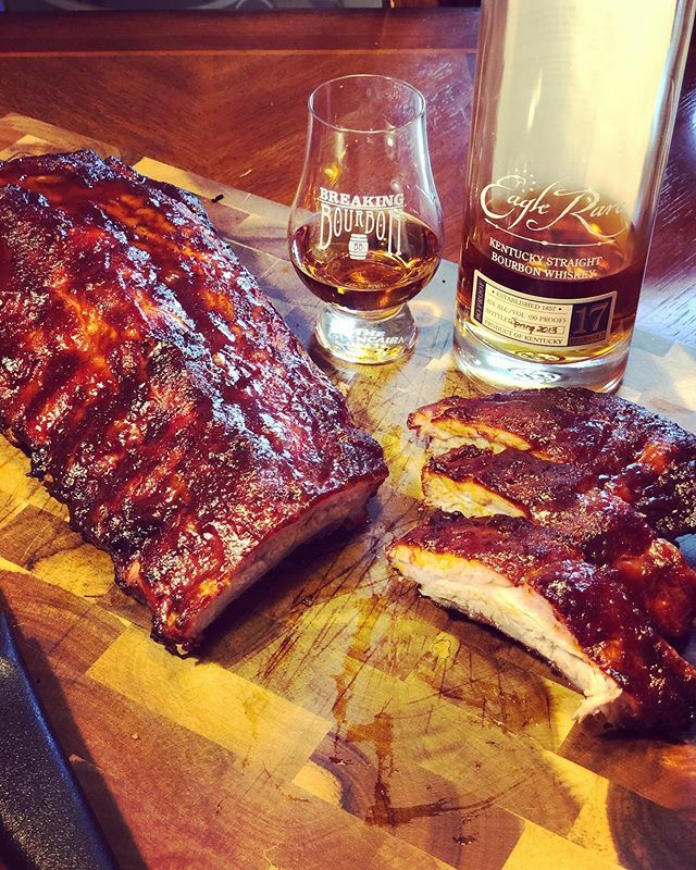 Bourbonrcom's tweet photo. Great BBQ calls for a great pour. The 2013 ER17 is hard to beat!
•
•
•
•
•
#bourbon #bbq #whiskey #ribs #smoking #eaglerare #er17 #eaglerare17 #porkribs https://t.co/FcwWss3swN