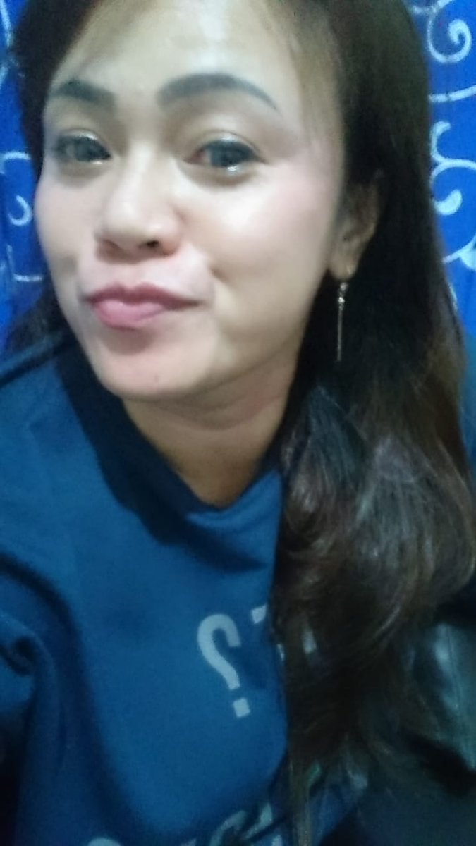 AzzaDiany's tweet photo. " mbk, klo suaminya selingkuh gmn.? "

" suami siapa.?suami saya.? "

" Iya.. respon mbk gmn.? "

" biasa aj.. kan kita gak bisa maksa orang unt terus cinta dan setia pada kita to..? Bisa jd psikopat gw klo maksa2. " 
" mbk gak akan perjuangin.? 
dia kan bkn eric tohir 😋
#copas https://t.co/zsvL7npWIM