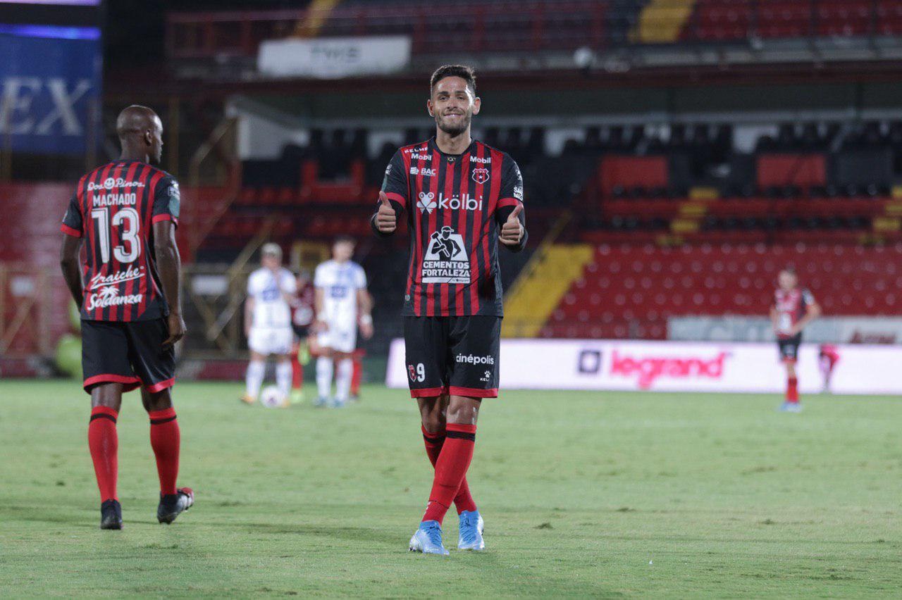 Jonathan Moya se destapa con cuatro goles y Alajuelense tritura 6 ...