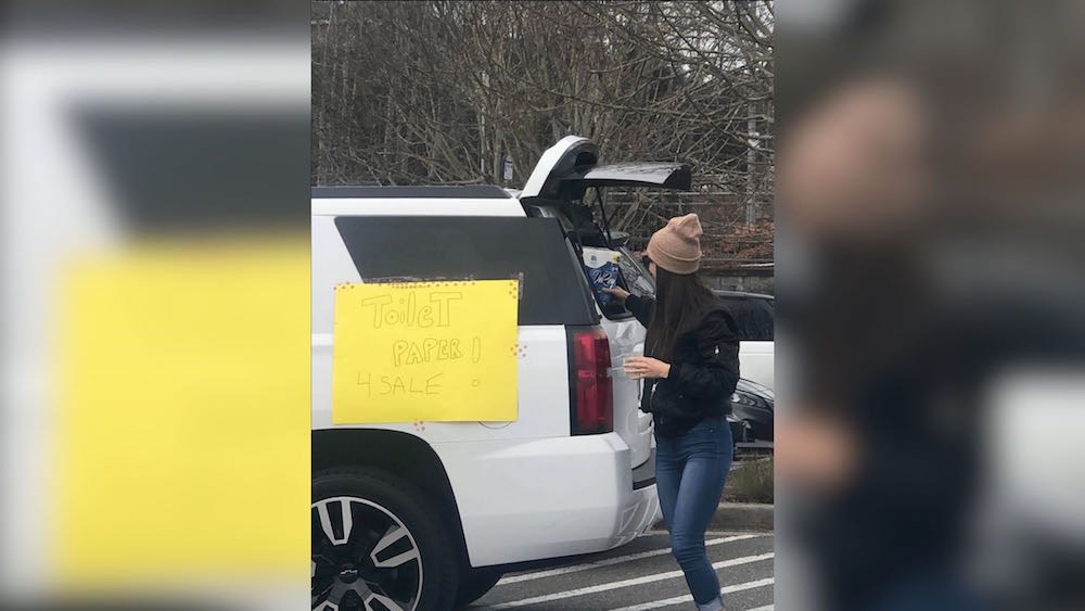 stalbertgazette's tweet image. Woman spotted allegedly trying to sell toilet paper out of SUV in Langley, B.C. dlvr.it/RRvZtp