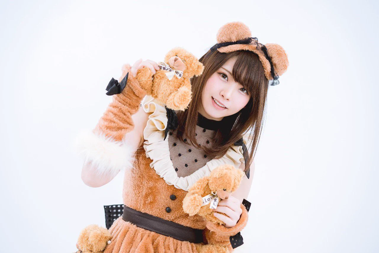 えなこ on X: 