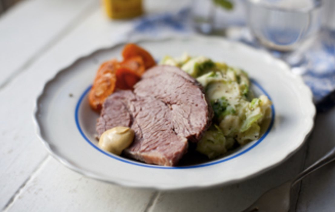 While debate rages about its true Irish authenticity, Corned Beef is certainly an Irish-American favourite and reflects our shared culinary history. If you are serving Corned Beef this #StPatricksDay you can’t go too far wrong with this recipe: irishbeef.co.uk/corned-beef-wi… #IrishFood
