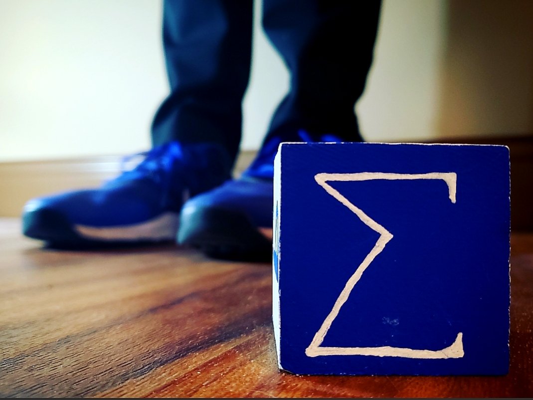 Incoming... They've officially landed on Earth. And they're wearing NIKES? NIKES?!
That's crazy.
⚠️T-42 HOURS⚠️