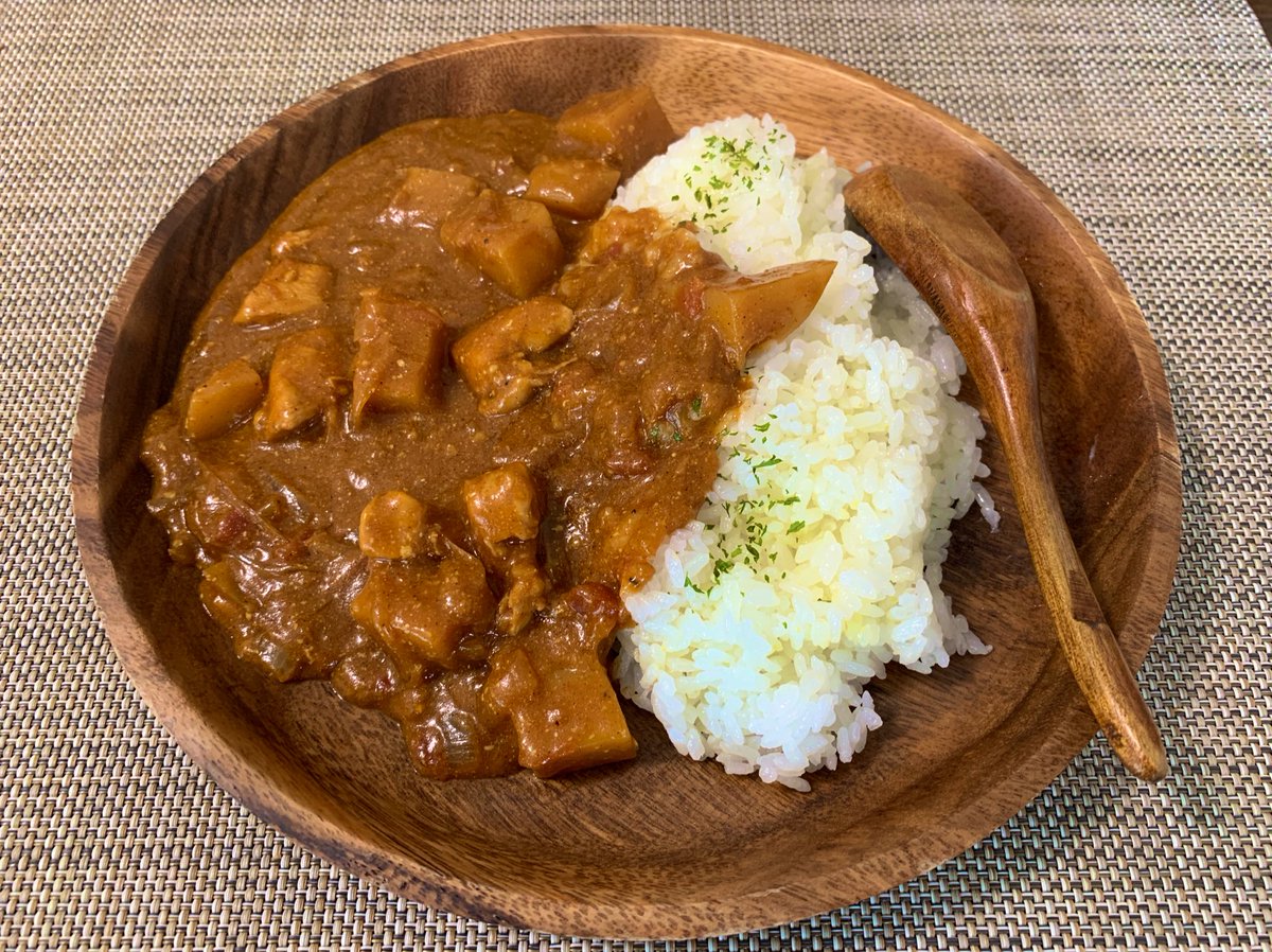 ট ইট র 半々 にじそ04頒布物通販中 バターチキンカレー完成 バターライスにパセリを振って食べましたが 一口目で身悶えするくらい美味しかった ものっそいクリーミー これば定番化あるなぁ