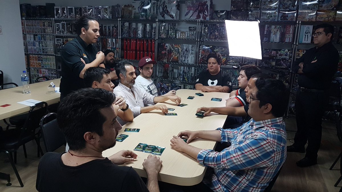Estamos transmitiendo el Draft del Top 8 del WPNQ DE Hobby Quest en Monterrey