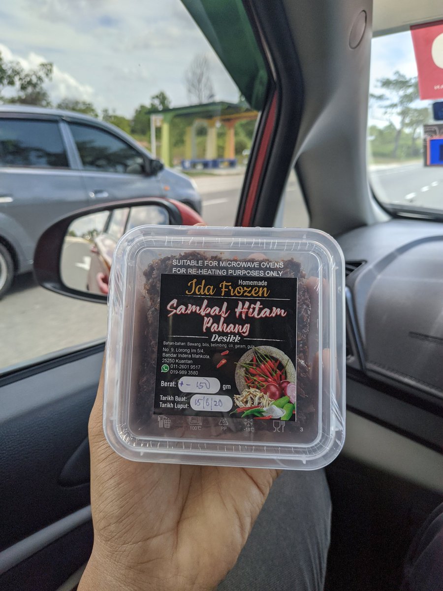 iman_shafeeq's tweet photo. My mom kene buang kerja sebab ambik mc banyak utk pergi check up lepas tulang belakang my mom patah so i need u guys to help support my mom small business..tak beli pun takpe just spread this product https://t.co/f5hD7mxKFe