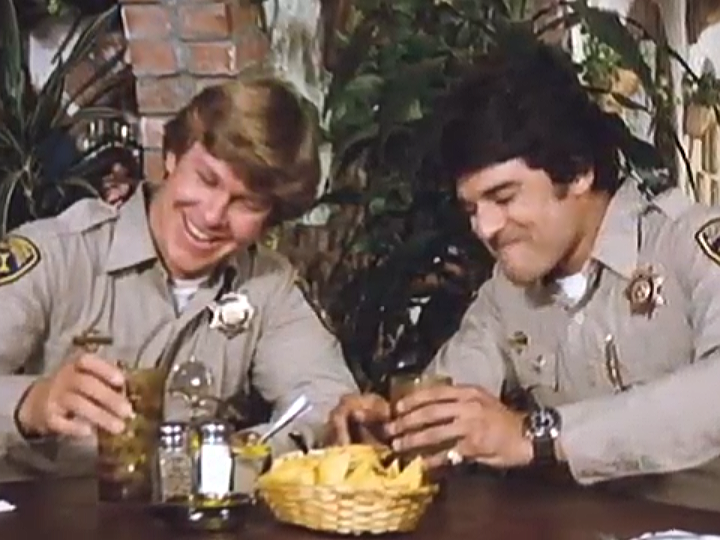 cornellponch's tweet photo. @kroppandrea1 @ErikEstrada @LarryDWilcox @joybells1966 @4CherBear67 @StocksSarah @princesspeapat @Jenny79217656 @YANBARUMUSUME @FTIMA41030175 @ViolaM123 @PonchsAngel7M5 @EmpressTiff2017 https://t.co/MrLO9rE2sU