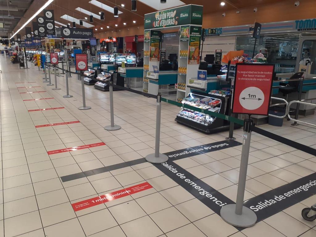 CarrefourES's tweet image. ¡Tu seguridad es la de todos! Por favor, mantén la distancia de seguridad de 1 metro. #JuntosParaAyudarte