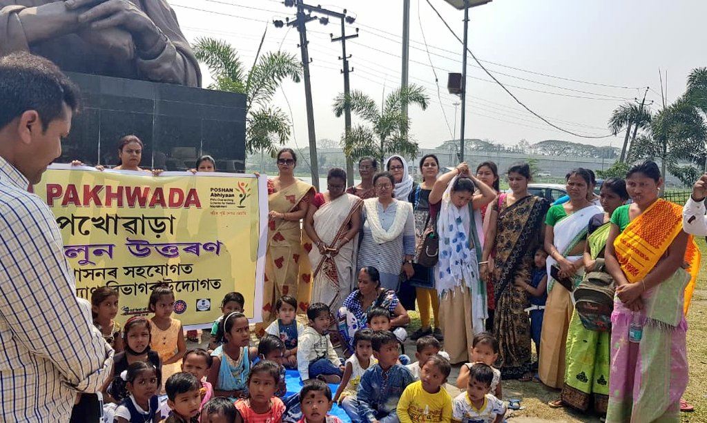 SBP_Kamrup's tweet photo. Launch of Hydrogen Sky Baloon with message of POSHAN Pakhwada, at 100ft from ground by Hon'ble Deputy Commissioner and Social Welfare Officer at DC Office, Kamrup, Assam.
#PoshanPakhwada2020 
@MinistryWCD
@POSHAN_Official
@PoshanAssam 
@SPreraksNE https://t.co/og4AUknAps
