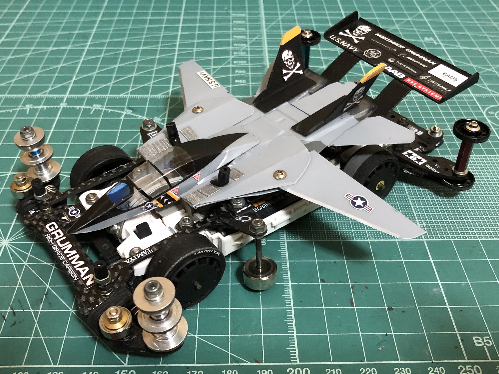 アガワ ヒコーキミニ四駆 Sp岡山コンデレ ジェットミニ四駆 F 14 トムキャット 史上最もカッコいい と自分が思っている 戦闘機をミニ四駆化 ボディはバンキッシュ サンダードラゴン ミニ四駆キャッチャーを使い 全てタミヤ製パーツで組上げました