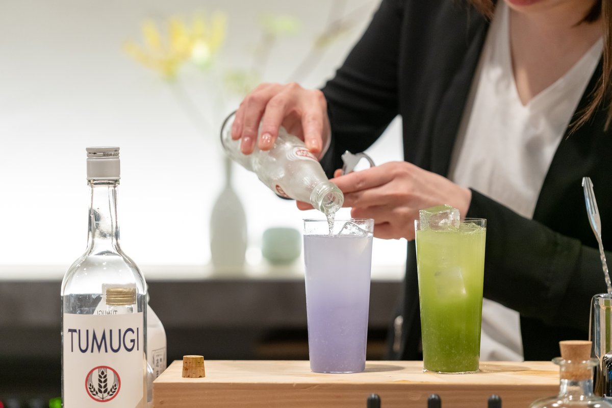 hotelzen_jp's tweet photo. Ready to #unwind this Sunday? Head over to TAIAN bar/lounge and grab a #cocktail or two. 🥂We make great #drinks. 😏 

-

#hotelzentokyo #tokyo #japan #exploretokyo #capsulehotel  #tokyohotel #hoteldrinks #cocktailsintokyo 🍸🍹 https://t.co/KglXqZQrOm