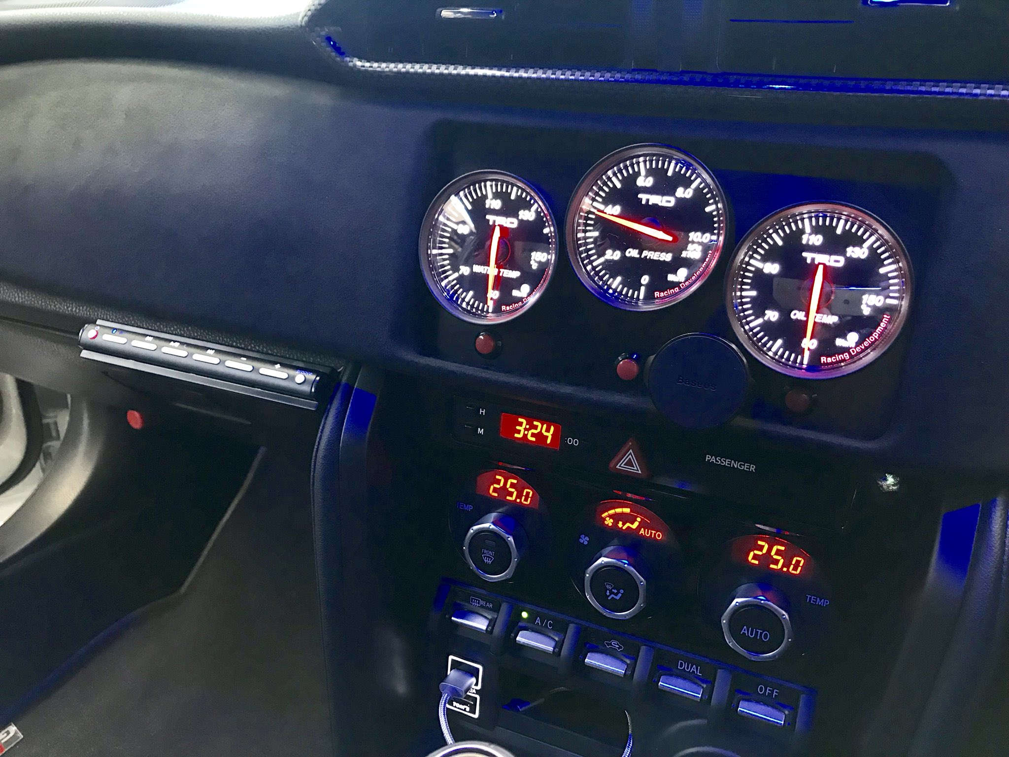 Grgarage豊田元町 Auf Twitter K様の86grに Cyber Stork Joyn Smart Station を取り付け K様の86にはナビ オーディオ取付スペースにtrdの3連スポーツメーターがついているので車の音響が使えない状態から スマホの音源をスピーカーから高音質なサウンドが聴ける