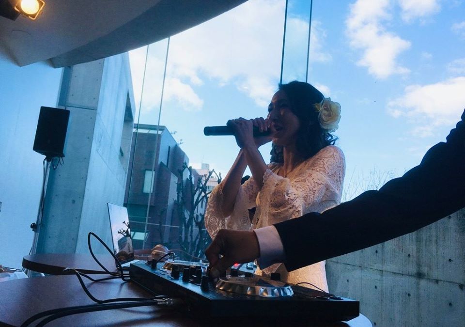 wrus_wedding's tweet photo. ウエディングドレス姿の新婦によるDJタイム。
会場がひとつになる瞬間!!
#新郎新婦と音楽と
#ウエディング
#DJ
#ウエディングドレス
#Wrus https://t.co/7RDU72QSqE