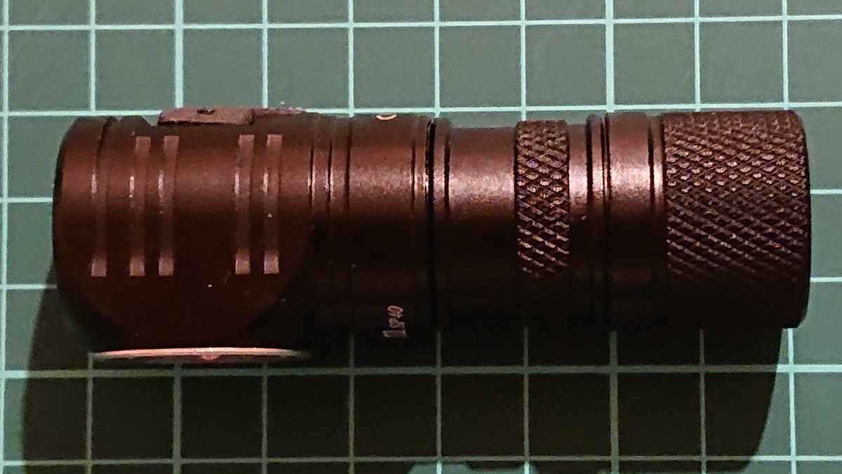 RyXJSg8V1eZ7mfP's tweet image. #Sofirn  #SP40

L字ライトです。

クリック→on/off
ダブクリ→turbo1200lm
長押し→調光5lm→90lm→450lm

メモリあり

フリッカー無し

USB充電式

18650のほか、ボディを付け替えれば18350、16340、そして暗くなりますがcr123aでも一応点灯しました。

…続く

#フラッシュライト
#flashlight