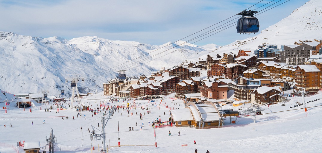 GossipRoomOff's tweet photo. Coronavirus : toutes les stations de ski françaises fermeront ce dimanche #COVIDー19 https://t.co/u8OWFDk4J7