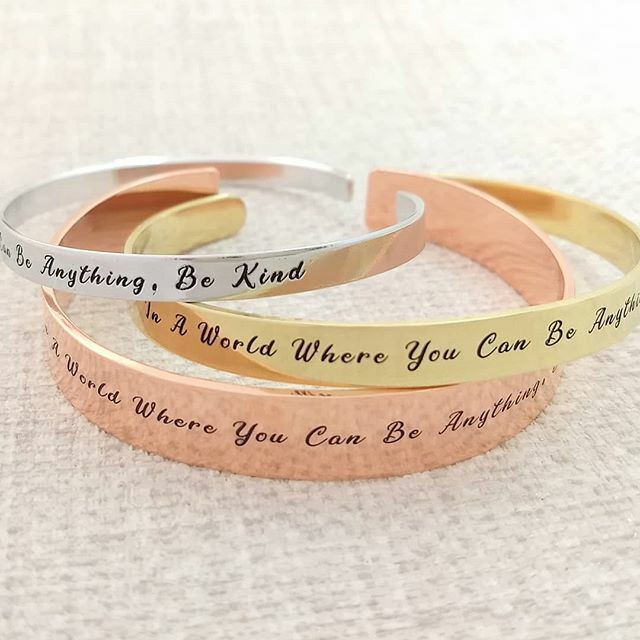 pers_treasures's tweet photo. In a world where you can be anything, BE KIND ❤️
#bekind #bracelet #engravedbracelet #mentalhealth #mentalhealtawarenes
#promotepositivity #positivethinking
#betterworld #kindness #caroline
#carolineflack #love #kind
#ripcarolineflack #itstimeforachange
… https://t.co/N8WFnqIecD https://t.co/wBIv40kyve