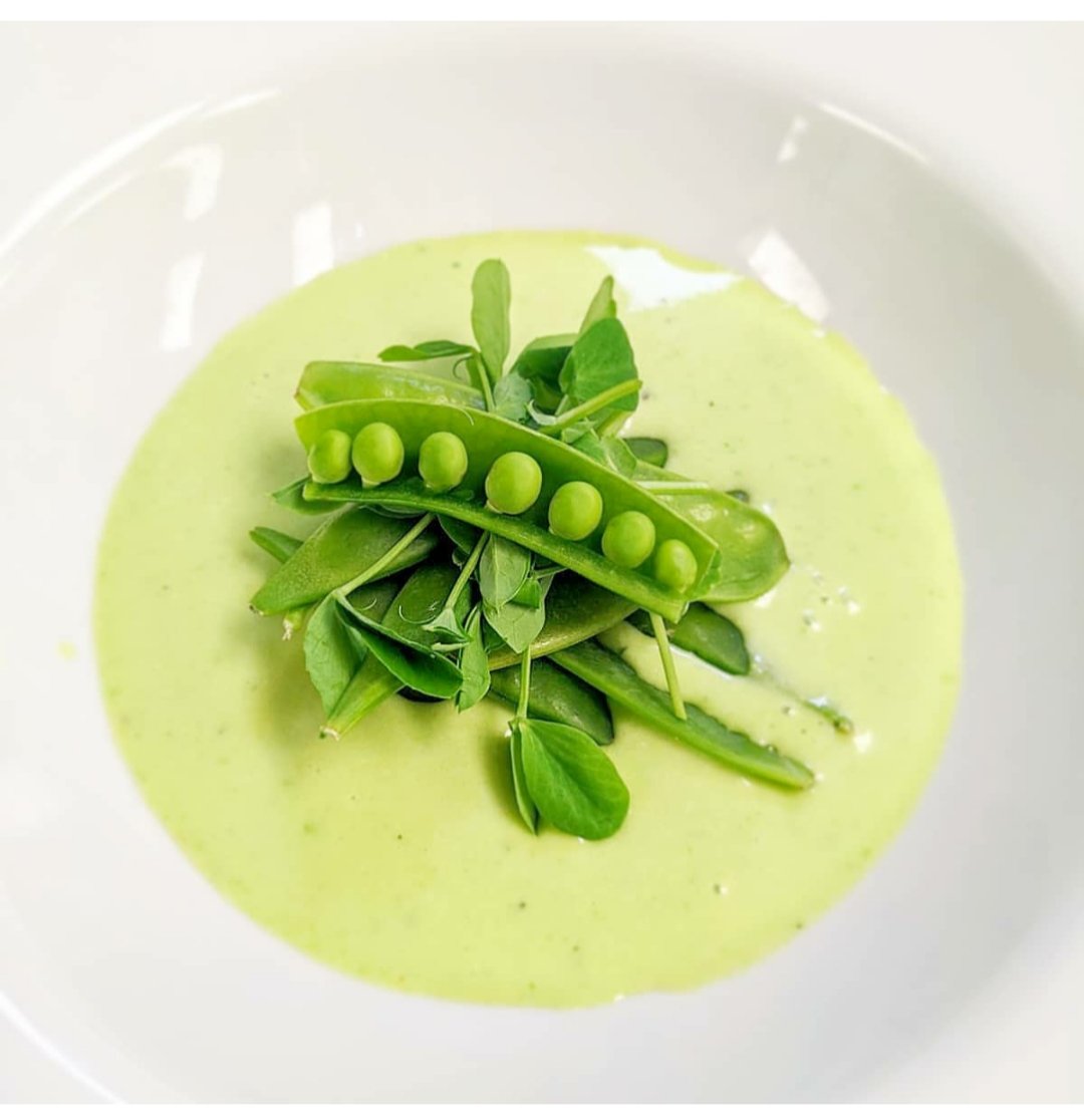 foodienorwich's tweet image. Our executive chef @thomasekngston pulling it out of the bag once again for our Headmasters guest night dinner. Beautifully presented and tasted incredible. Well done chef @ChartwellsInd @neilblack65 @NorwichSchool #simpleflavours #springmenu #foodie #finedining #alacarte