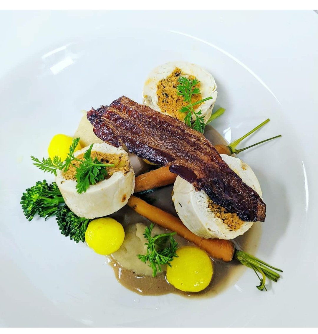 foodienorwich's tweet image. Our executive chef @thomasekngston pulling it out of the bag once again for our Headmasters guest night dinner. Beautifully presented and tasted incredible. Well done chef @ChartwellsInd @neilblack65 @NorwichSchool #simpleflavours #springmenu #foodie #finedining #alacarte