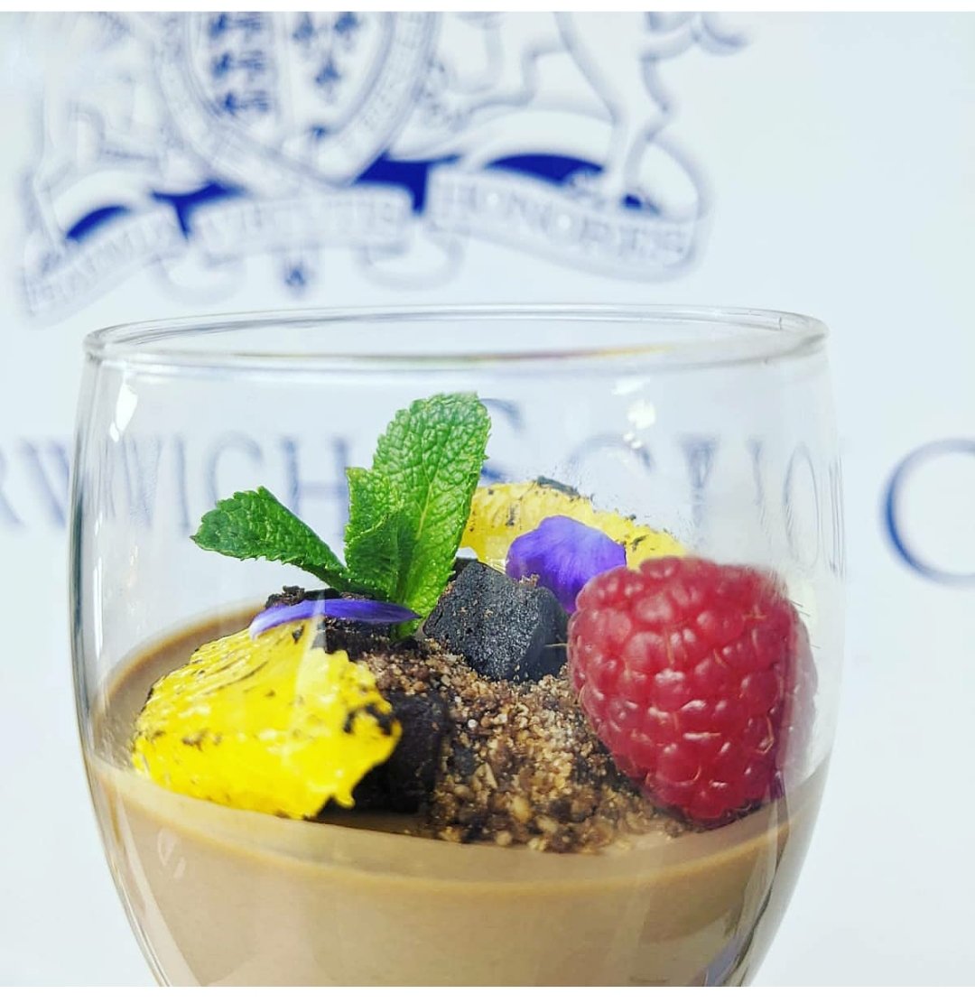 foodienorwich's tweet image. Our executive chef @thomasekngston pulling it out of the bag once again for our Headmasters guest night dinner. Beautifully presented and tasted incredible. Well done chef @ChartwellsInd @neilblack65 @NorwichSchool #simpleflavours #springmenu #foodie #finedining #alacarte