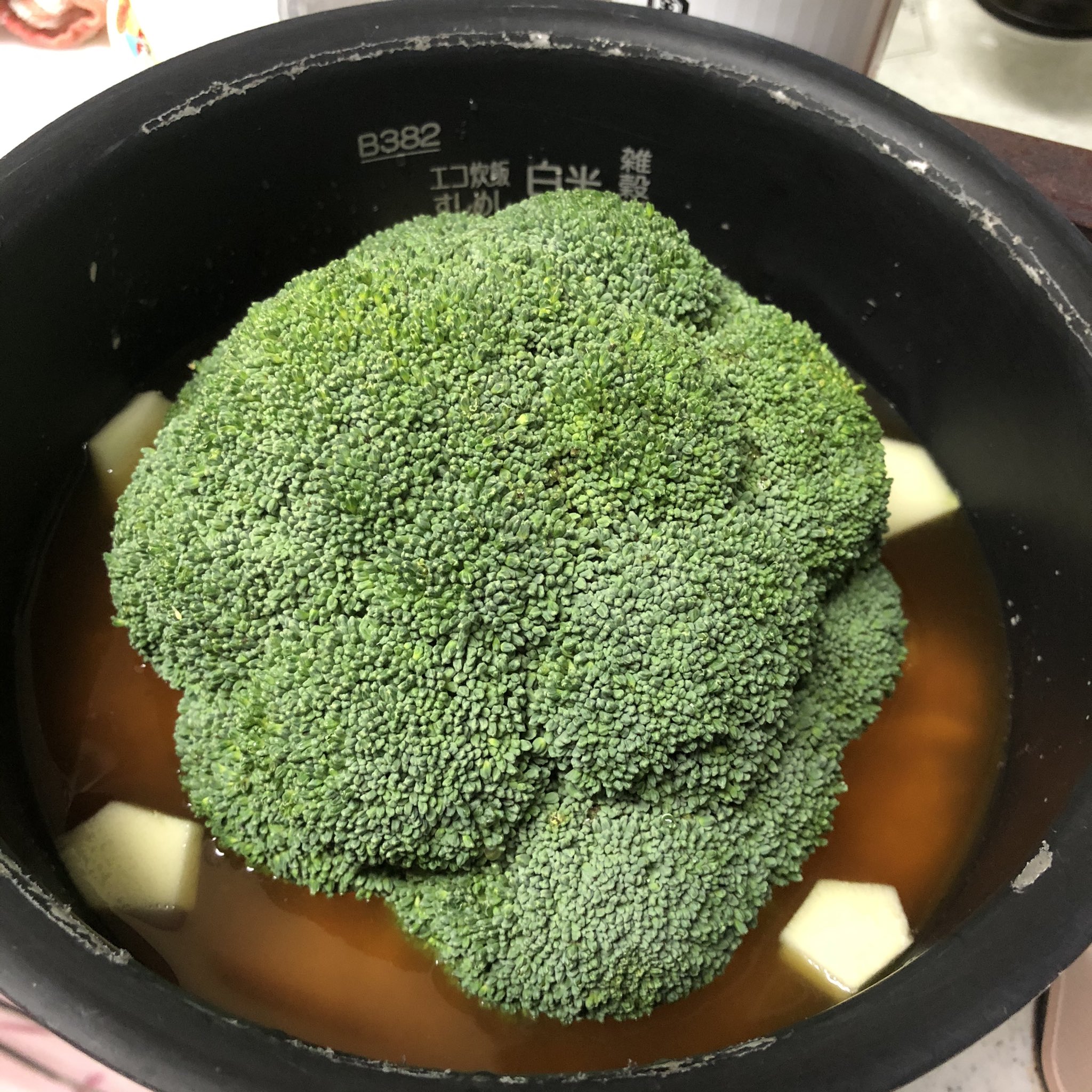 Naho 川口なびっ 実家で出てきたご飯 丸ごとブロッコリーの炊き込みご飯 炊飯器の中に森が ブロッコリーレシピ 炊き込みご飯 ブロッコリーご飯 ブロッコリー森 T Co Jfdgo3cun2 Twitter