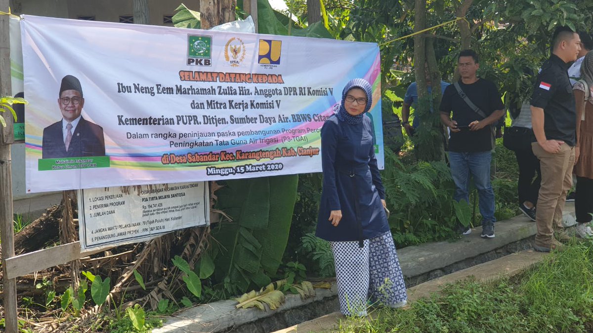 nengeemofficiaI's tweet photo. saya dan tim meninjau Program Percepatan Peningkatan Tata Guna Air Irigasi (P3-TGAI) di Desa Sabandar Kec. Karangtengah Kab. Cianjur. Semoga program usulan saya bermanfaat bagi warga sekitar.
#PKBSapaRakyat
@DPP_PKB @FraksiPKB @cakimiNOW @RadesaInstitute https://t.co/UwuBLqlALs