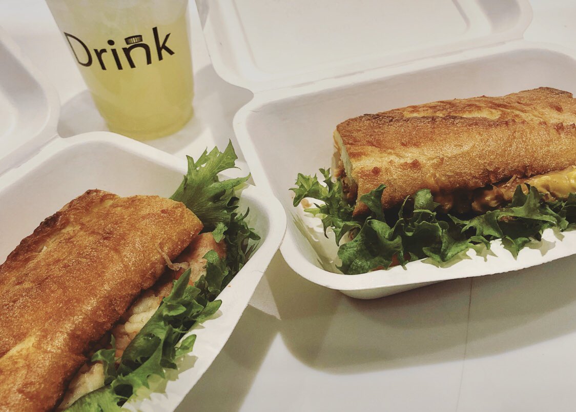 銀座 伊東屋 G Itoya 1f Drinkです 今月から サンドイッチ の販売が始まりました サーモンエスカベッシュサンド プルドポークチーズサンド各 700 税 の2種類販売しております 12時 の販売になります 小腹が空いた時には是非drinkにお立ち寄り