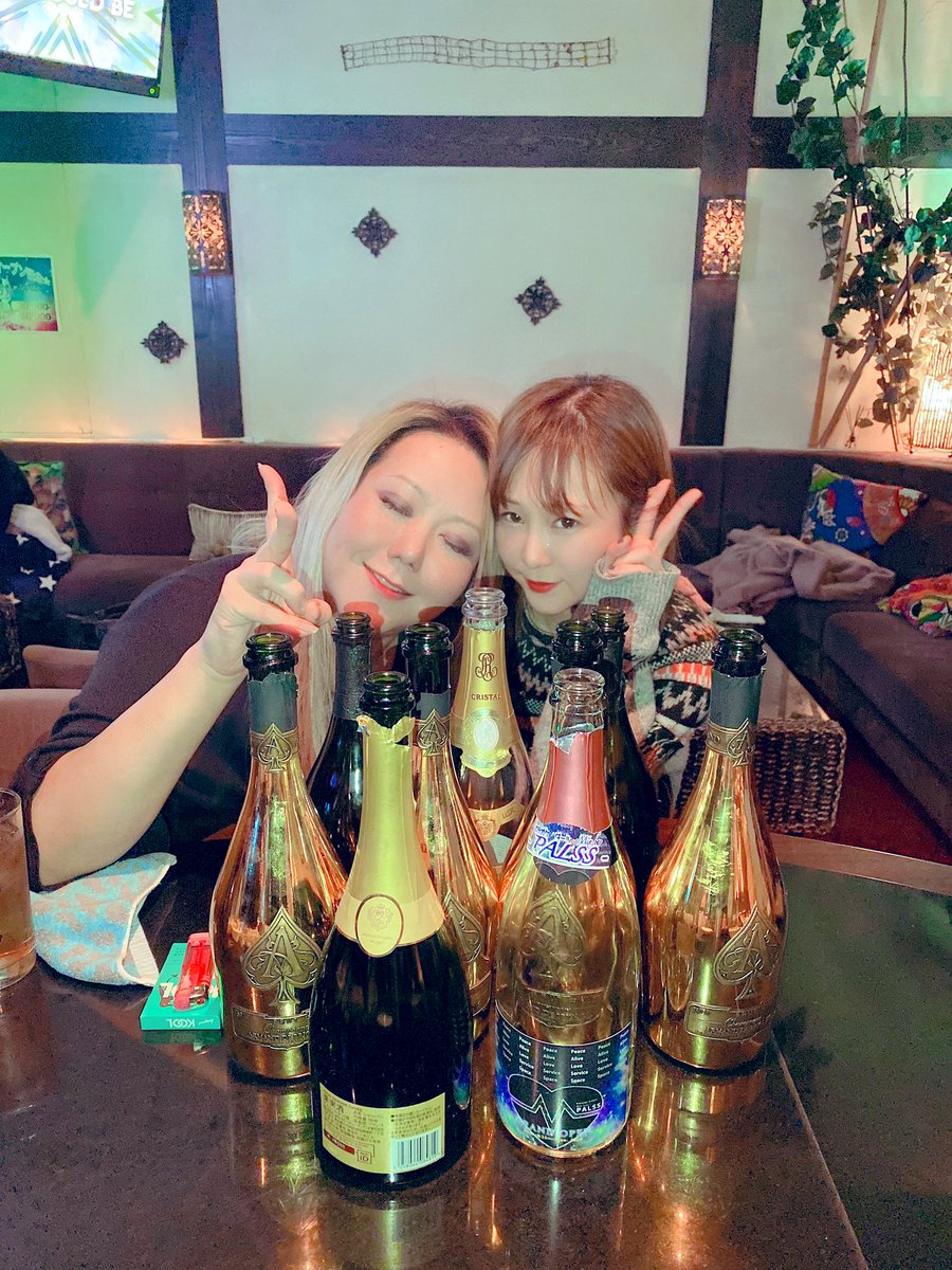 JAY_darkmatter's tweet photo. もうほんとに酒が弱い😭
シャンパンがまじ辛い😭
気付けばこの後打ち上がり、、、
デブカワnightにも顔出せず、、、
後半誰いたのかもわからないw
もうほんとにダメね( -ω- `)フッ
#PALSS https://t.co/4JsuvBtcUA