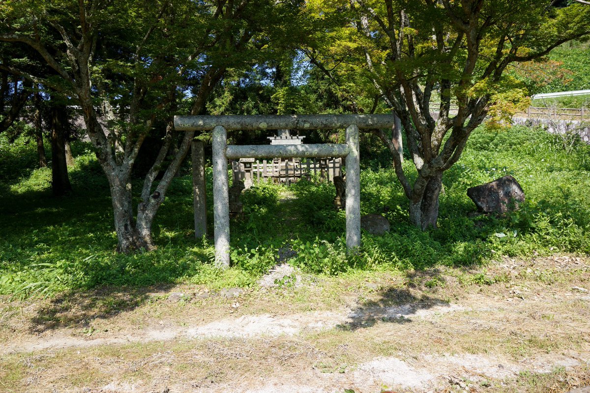 watertowerjp's tweet photo. #コロナ撃退パワー頂くために鳥居を貼ろう
本庄水源地 水神
千本貯水池 水道水神社
幕井貯水池 山の神聖徳太子尊 https://t.co/owWVZEZ8cv