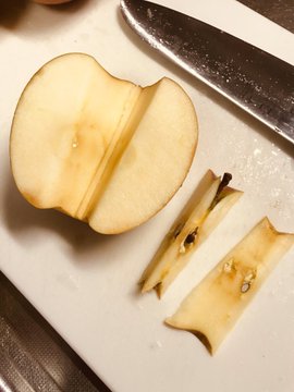 りんご1個の重さでキティちゃんの体重がわかる 平均値やカロリーも調査 お食事ウェブマガジン グルメノート