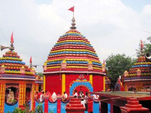विश्वविख्यात श्री छिन्नमस्तिका देवी का अति प्राचीन मंदिर
झारखंड की राजधानी रांची से ८० किलोमीटर दूर रामगढ जनपद के रजरप्पा गांव में श्री छिन्नमस्तिका देवी का विश्वविख्यात मंदिर है । भारत के अनेक प्राचीन मंदिरों में एक  यह मंदिर, भैरवी तथा दामोदर इन नदियों के संगम पर स्थित है ।