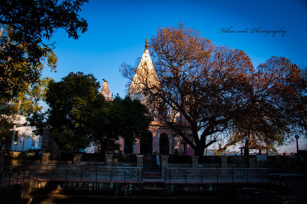 jmuencyclopedia's tweet image. #bua_butani_mandir
Next to Rani Kalhuri temple is Ramtalai temple, also known as Bua Butani Mandir at Julakha Mohalla (Old Jammu).
Pc @VikasSodi
Caption source mrinalini_atrey 
#jammuencyclopedia #jammu_Darshan #heritage #oldjammu

@JammuTourism @Martand_JK @vikramaditya_JK