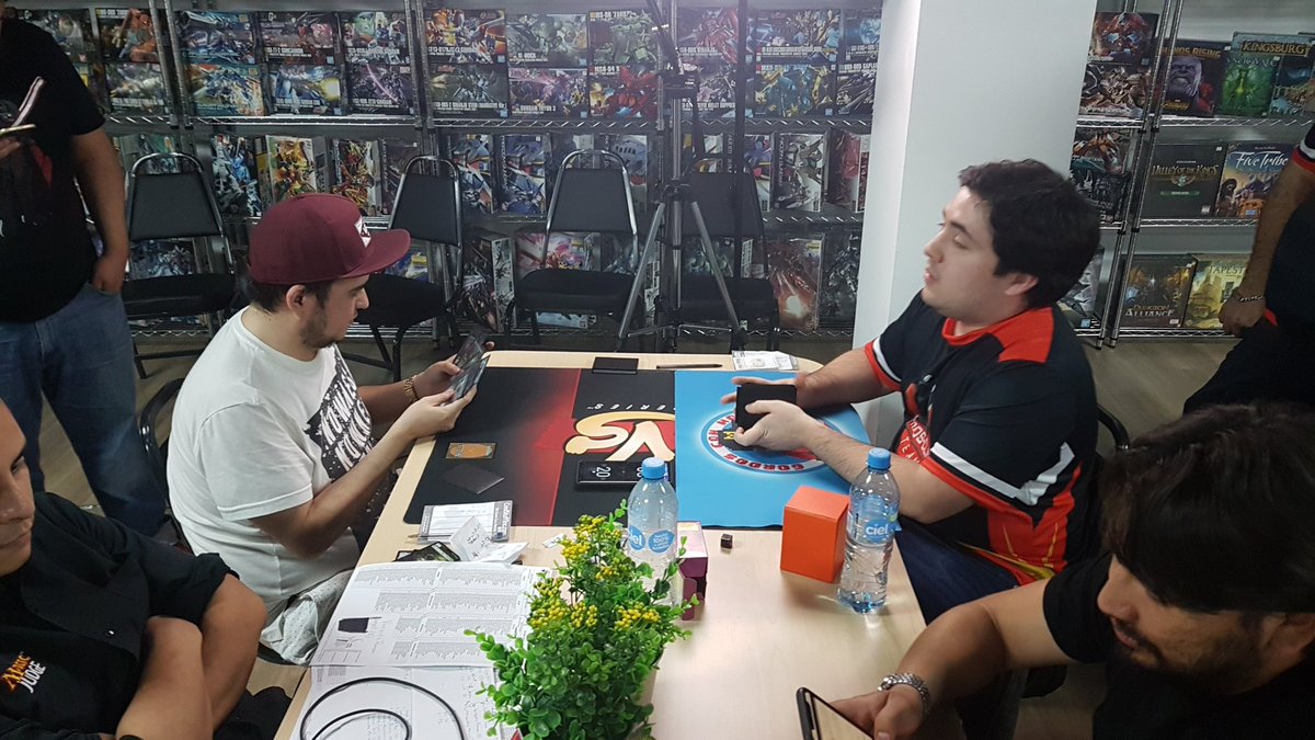 Estamos transmitiendo la Semifinal del WPNQ entre:

Ivan Martinez (3ero.)
vs
Ramon Vazquez (8vo.)