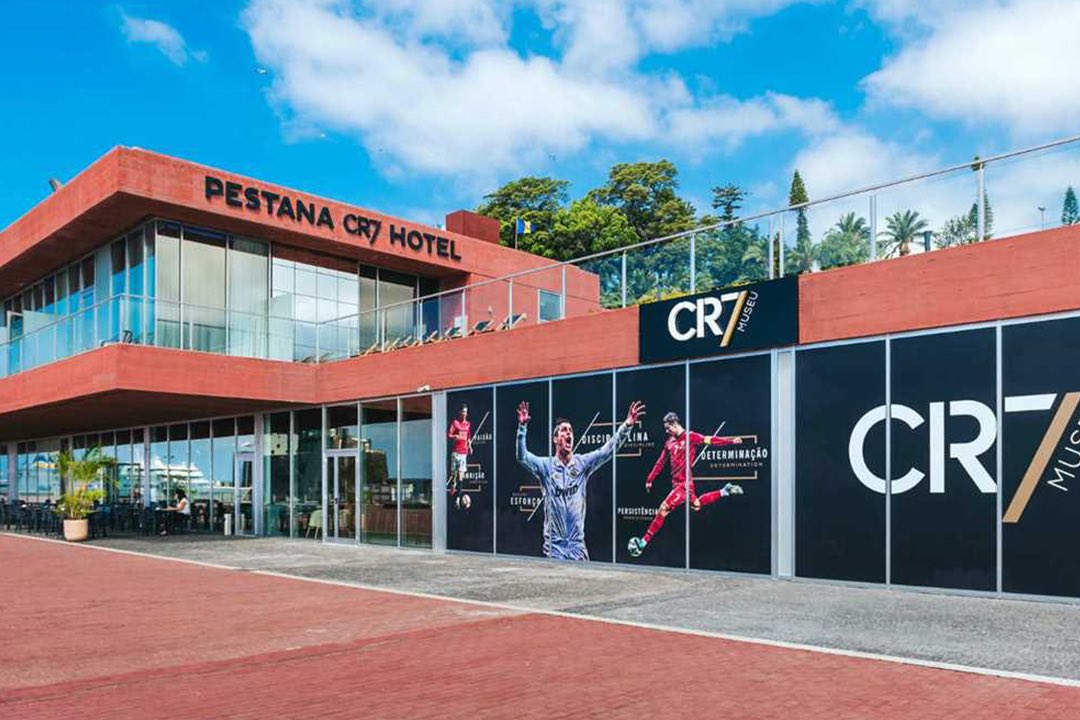 AliveAzeez's tweet photo. Cristiano Ronaldo will turn his Hotel in Portugal to a Hospital where all those who are infected by #COVIDー19 will be treated free. He will be responsible for the payment of hospital facilities, bills and the salary of all the workers in the hospital.
A man with pure heart♥
🐐 https://t.co/RMd4YviPrK