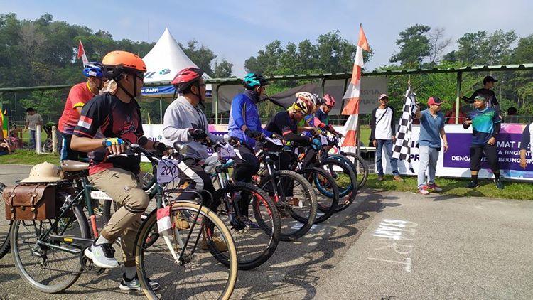 intanpsri's tweet photo. Gak usah worry weekend ga bisa kemana2. Gak kalah seru kok weekend di Riau Kompleks, liat deh! Ini hanya salah satu dri berbagai kegiatan di BOR riau kompleks yg bisa kita nikmati setiap hari nya beberapa bulan ini. Congratulations yaa for the winners🏆
#BOR2020 
#lifeatAPRIL https://t.co/fpNDAKyaLt