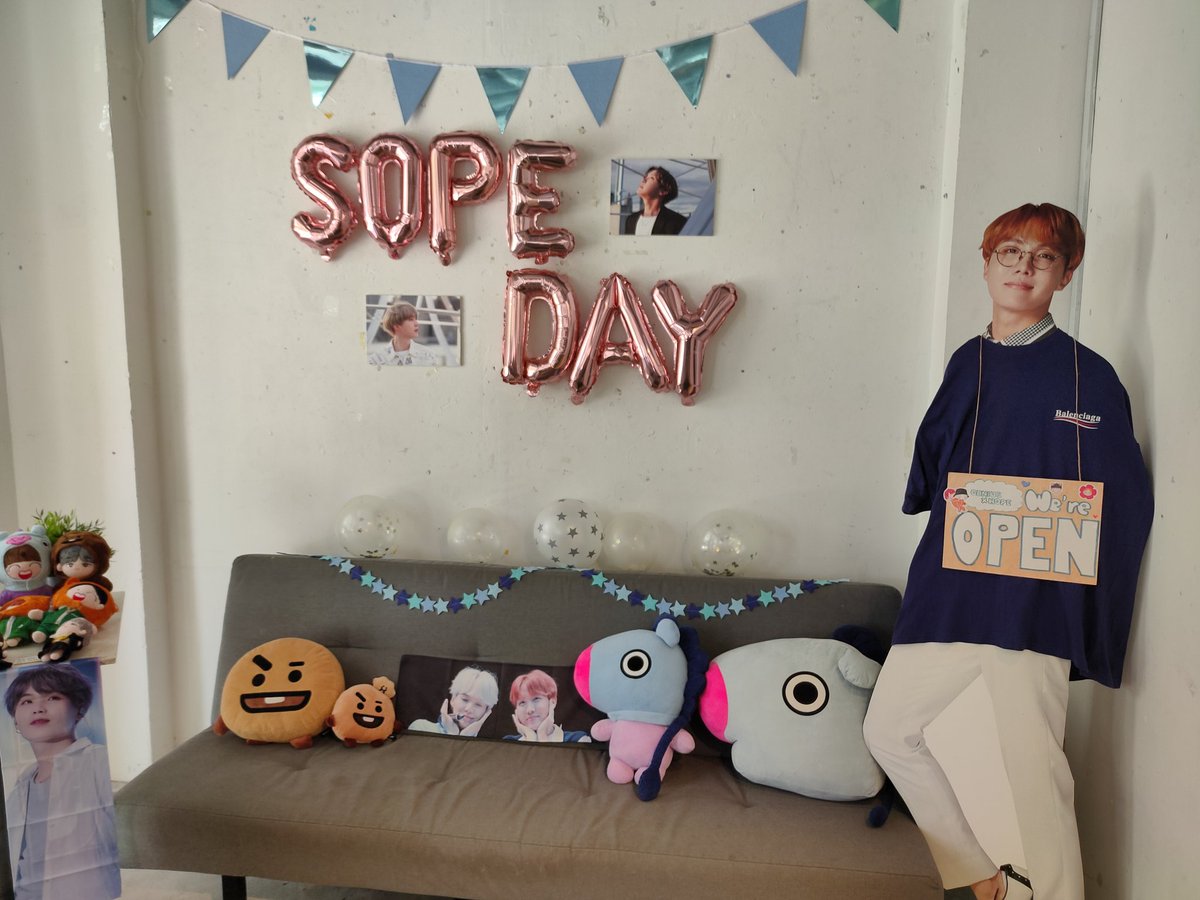 minguk_ie's tweet photo. Dropped by @geniusxhope yesterday! The cupsleeves and transparent pcs are so cute 😍 The decor was so pretty too 😭💜

#GENIUSXHOPE
#GENIUSXHOPE_SG https://t.co/tmByRVhK11
