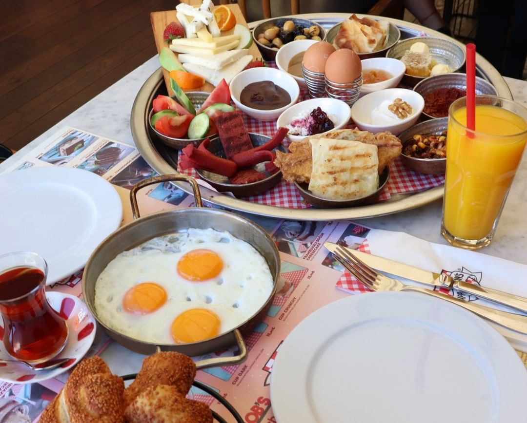 İsviçreli bilim insanları açıkladı: Pazar kahvaltısı ne kadar uzun olursa Pazartesi o kadar geç geliyormuş! 

#bigkitchen #Pazar #kahvaltı #foodpics #foodlovers #instafood #foodie #foodoftheday