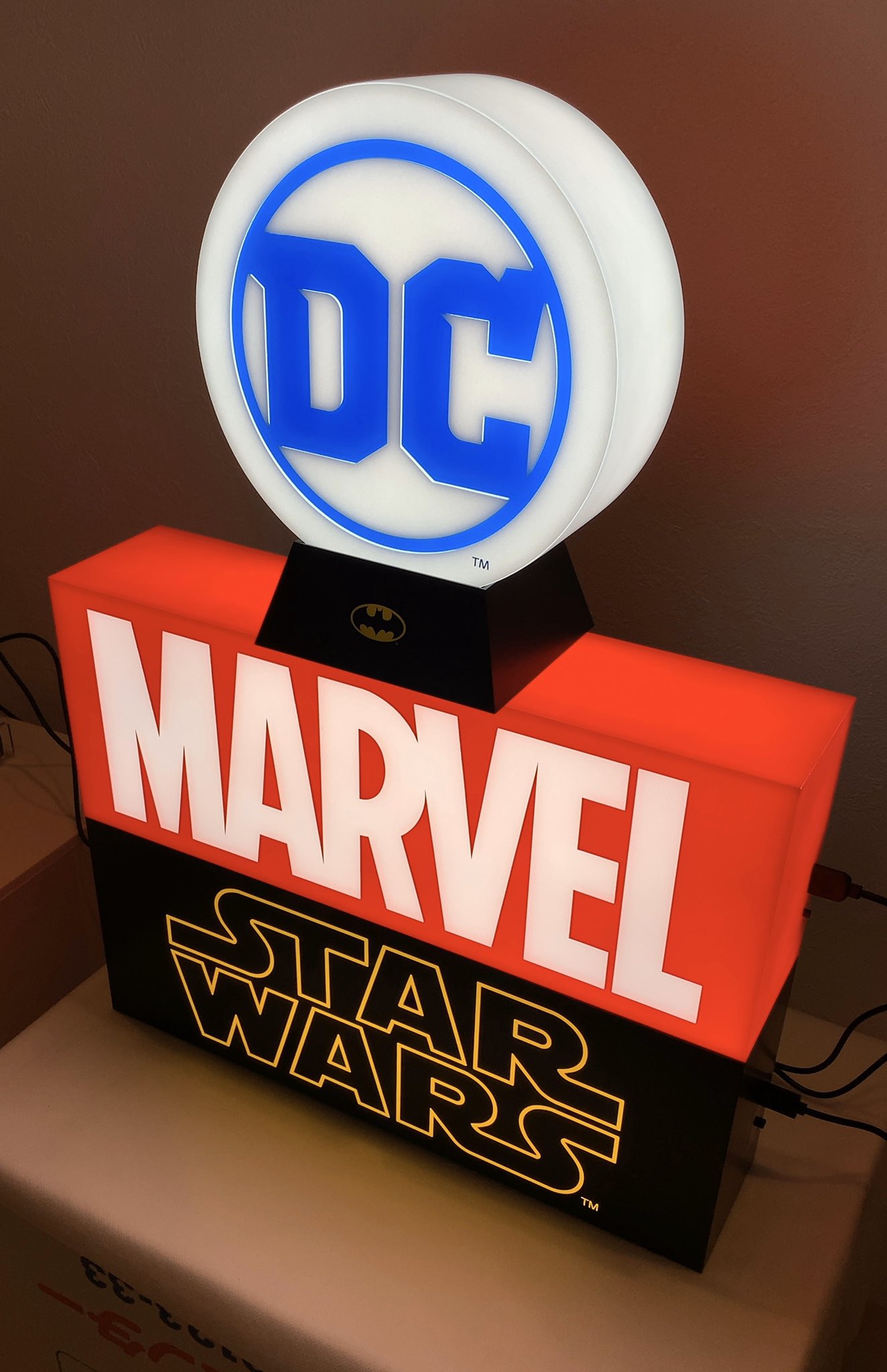 MARVEL スパイダーマン：イントゥ・ザ・スパイダーバース』ロゴライトボックス マーベル】1万円するスパイダーマンのロゴライトボックスが最高
