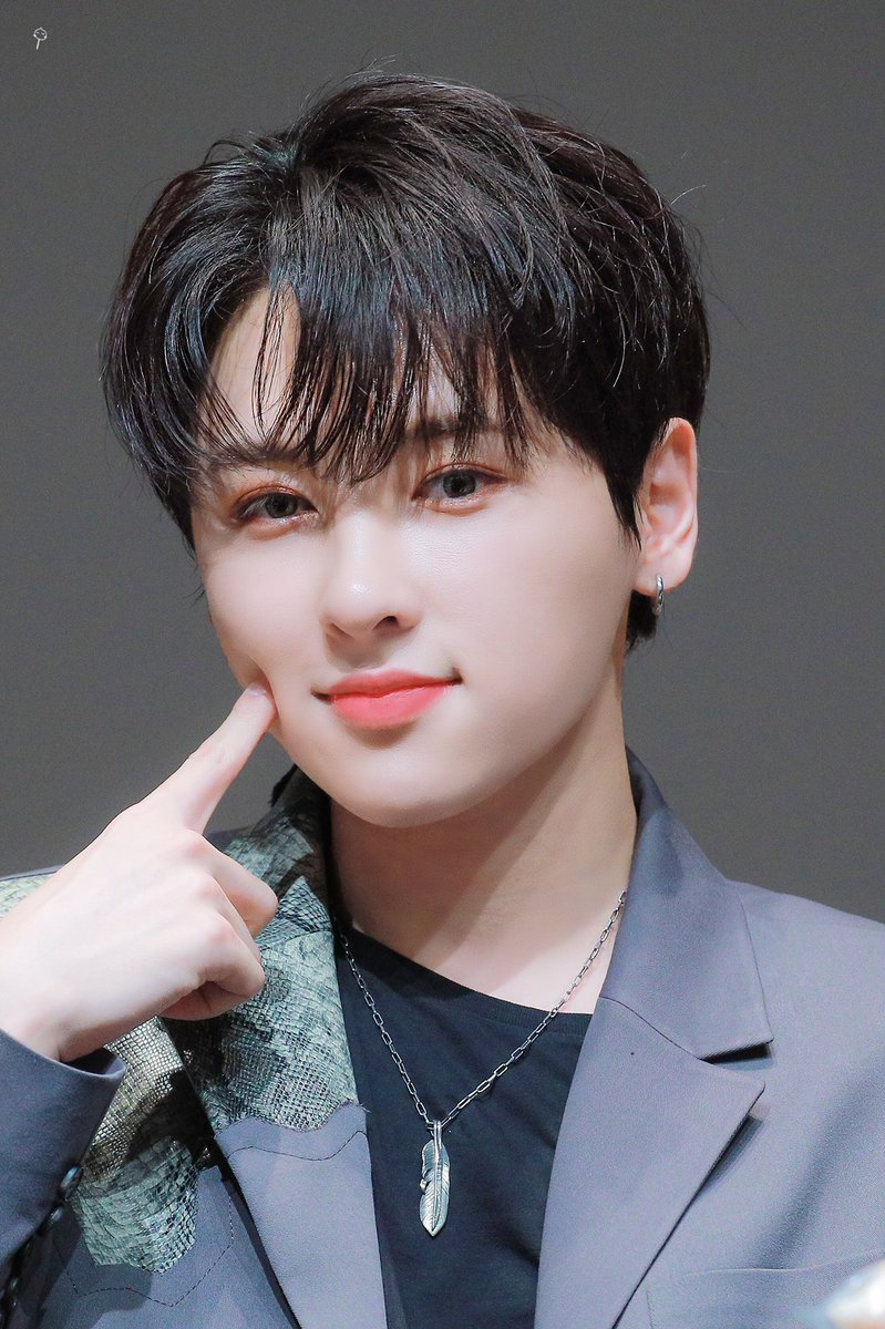 peachcandy1106's tweet photo. 191116 동자아트홀 #젤리남 #존잘리에

👉🏻🍑

#온리원오브 #OnlyOneOf #리에 #Rie #이성호 #성호 @OnlyOneOfmember https://t.co/Oa2tMjRPV2