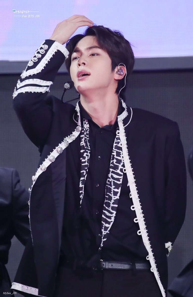 MySea_JIN's tweet photo. 200105

#진 #석진 #석지니 #방탄소년단진 #WWH #방탄소년단 #BTS @BTS_twt_KSJ https://t.co/hCaFAJAa6i