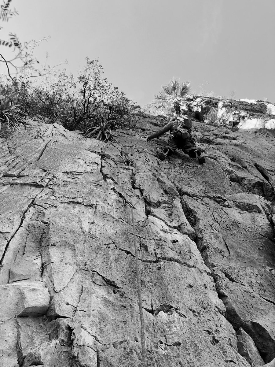 IsaacRynn's tweet photo. #multipitch adventures in #EPC https://t.co/hUCg3189s2