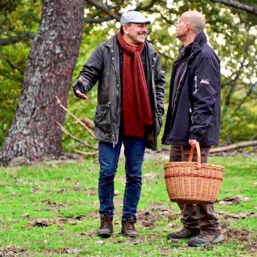 PenaChef's tweet photo. Nos toca estar confinados, no queda otra, pero podemos volver a la naturaleza, la buena cocina y el buen rollo, esta tarde a las 18:30h en @la2_tve  con @el_bosques y un pedazo de actor #MarcialAlvarez #YoMeQuedoEnCasa #Piedralves #elseñordelosbosques #Naturaleza #cocinacanalla https://t.co/1QrRTw6qTw