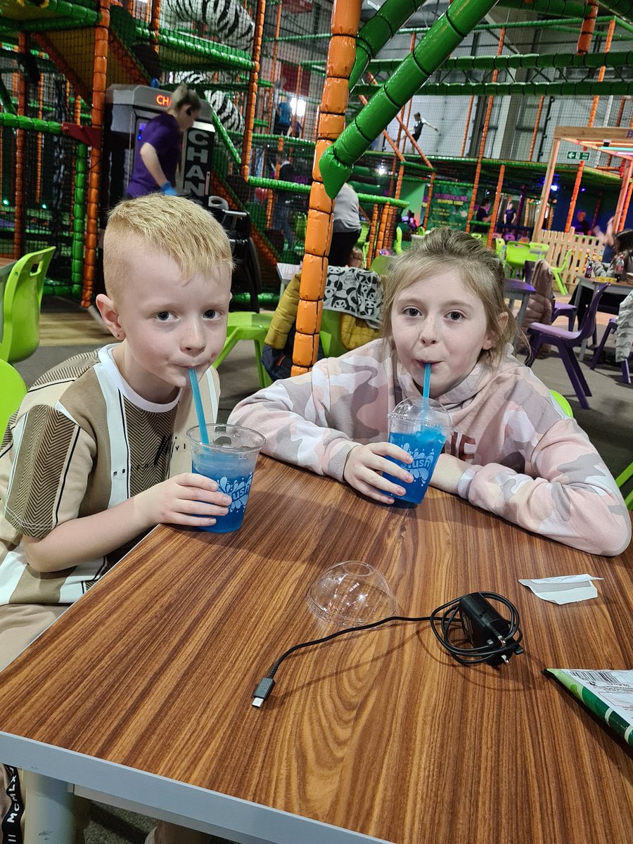 kurtthomas84's tweet photo. Love spending quality time with these pair after work yesterday! #Son #Niece 💙❤ https://t.co/EHEpJn3Obf