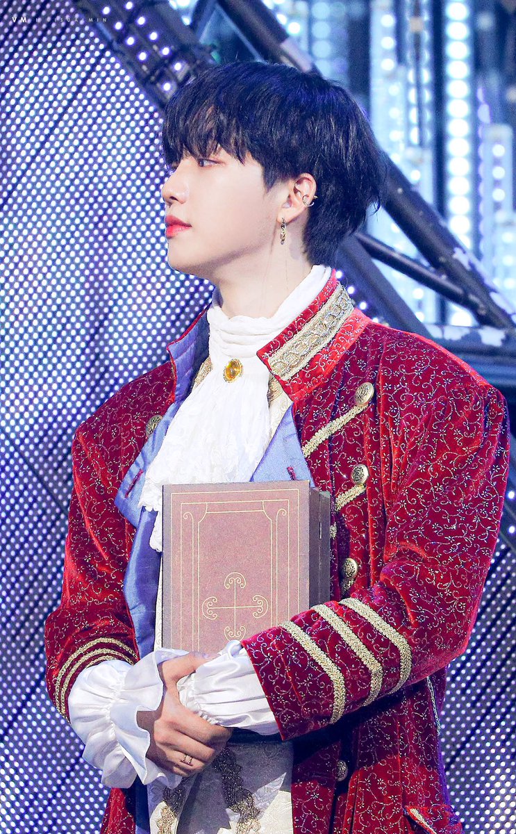 1_2_2_5MIN's tweet photo. 히야......🤭 https://t.co/Lm2MbXoenI